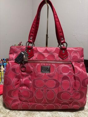 Coach Poppy NWOT Signature Shoulder Tote